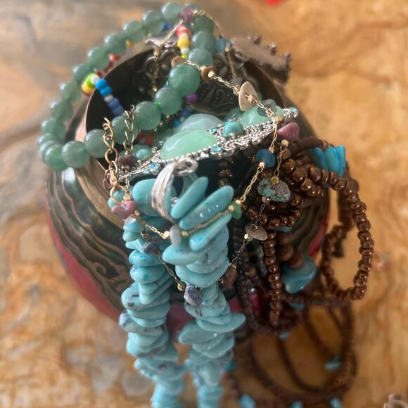 MYSTERY JEWELRY JAR!!! Vintage solid brass floral hand etched painted vase - Picture 5 of 5